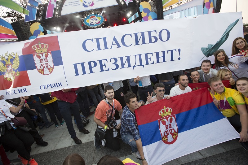 Сочи: Млади Србије транспарентом захвалили Путину за мигове